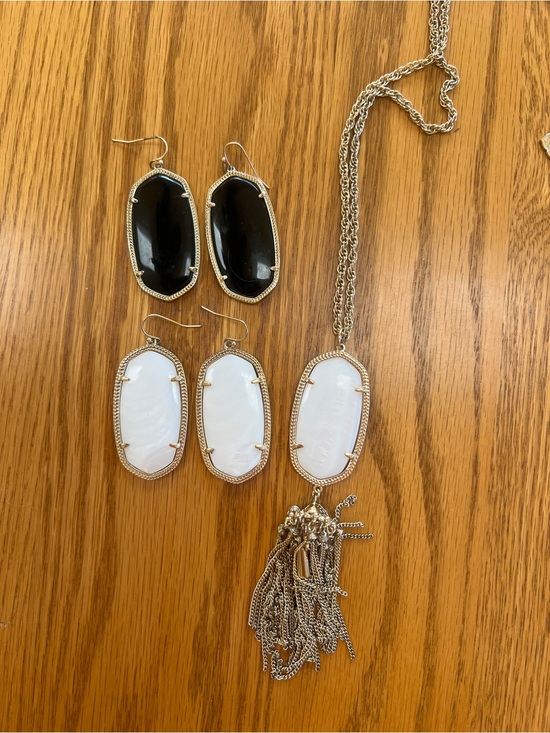 Kendra Scott Jewelry - Kendra Scott Black and White Elle Duo Earrings & Tassel Pendant Set